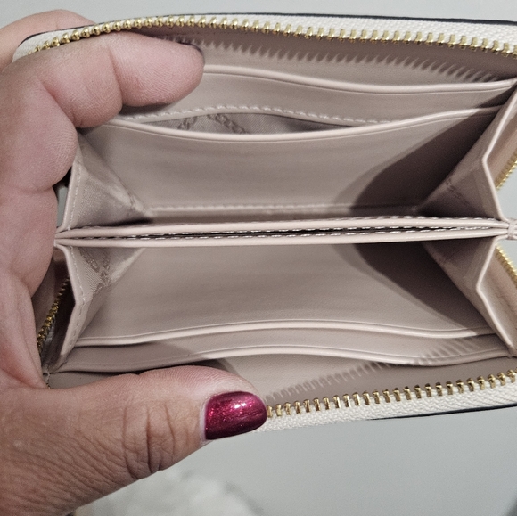 Michael Kors Small Studded Wallet EUC - Picture 7 of 9